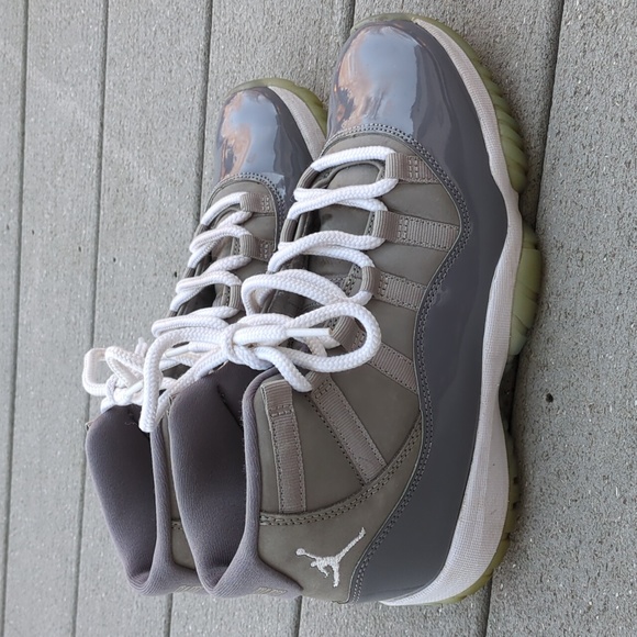 Athletic_Shoes